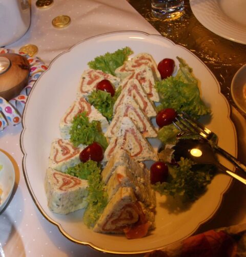 Käsedreiecke mit Lachs