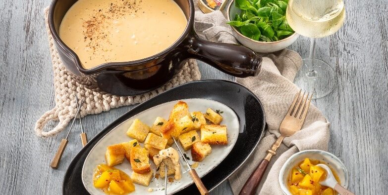 Rupp Fondue mit Thymian-Croutons und Birnen Chutney